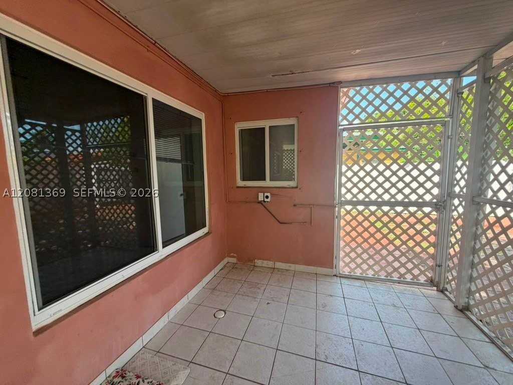 3500 Nw 16th Ter - Photo 3 of 21