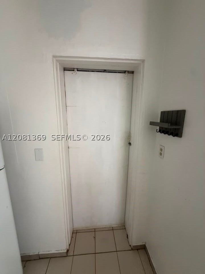 3500 Nw 16th Ter - Photo 5 of 21
