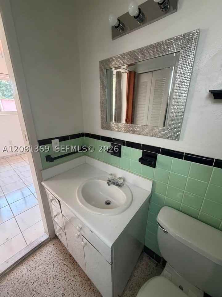3500 Nw 16th Ter - Photo 6 of 21