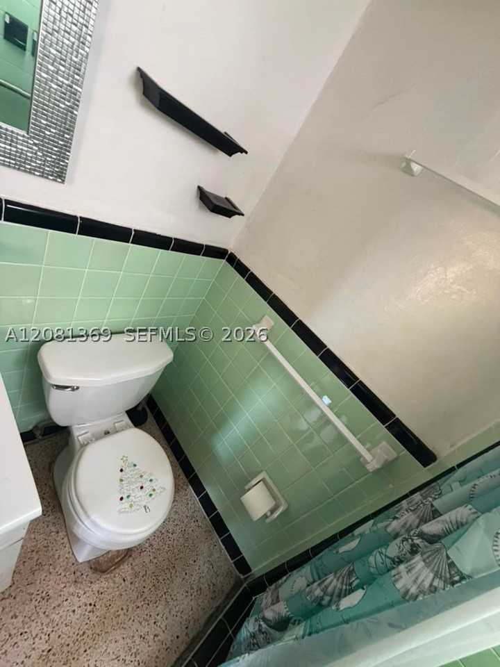3500 Nw 16th Ter - Photo 7 of 21