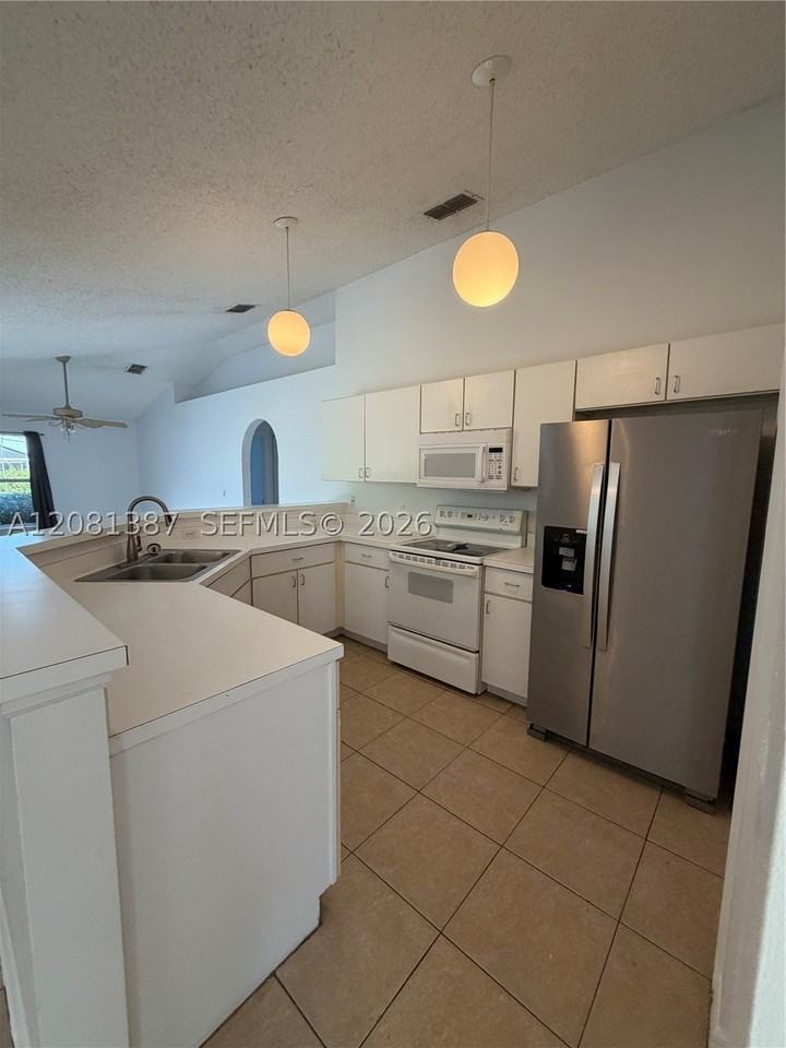 2985 Sw Fluvia St #1 - Photo 4 of 29