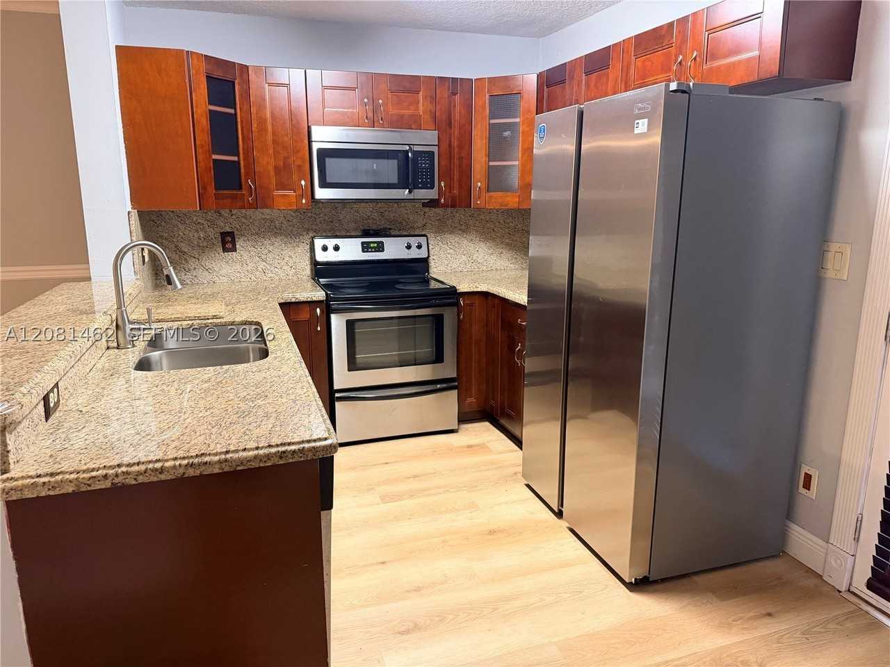 2908 S Edgehill Ln #2908 - Photo 4 of 24
