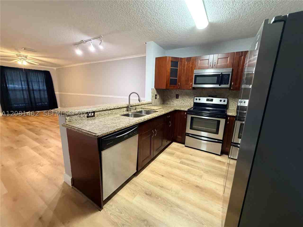 2908 S Edgehill Ln #2908 - Photo 5 of 24