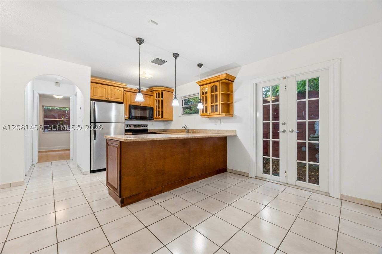 2928 Louise St #B - Photo 5 of 15
