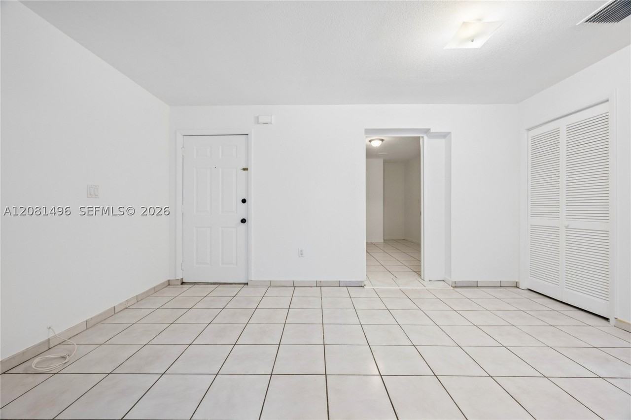 2928 Louise St #B - Photo 6 of 15