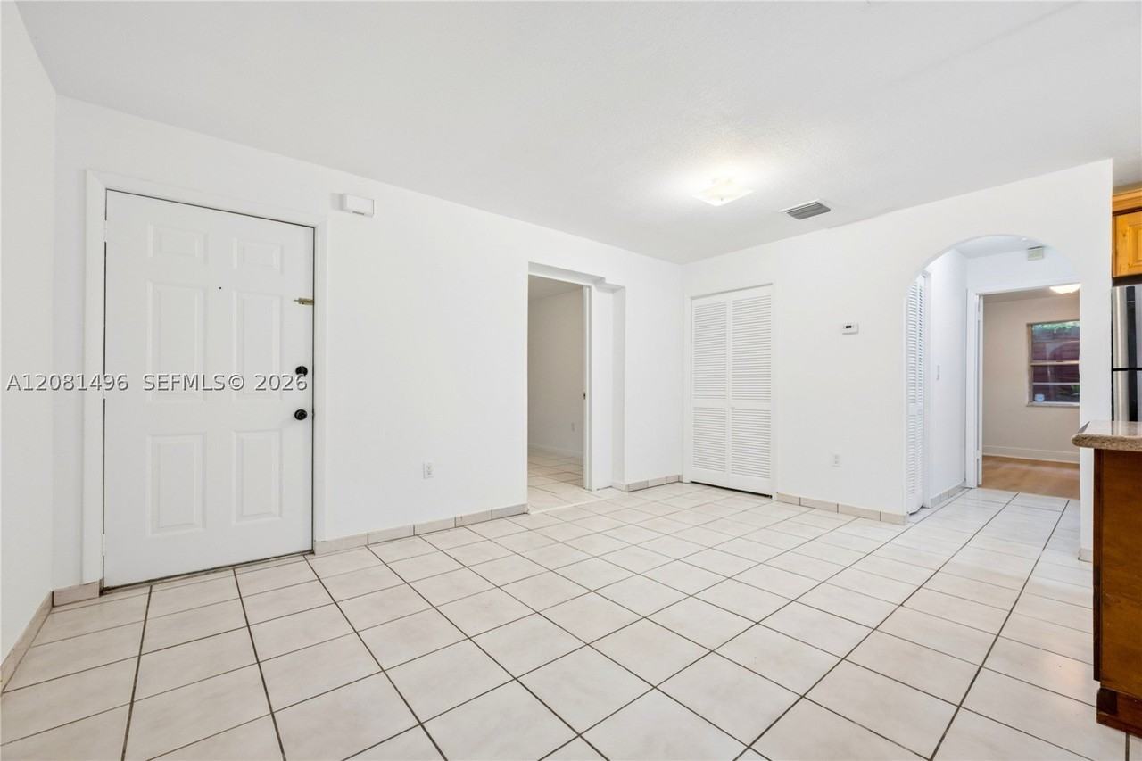 2928 Louise St #B - Photo 7 of 15