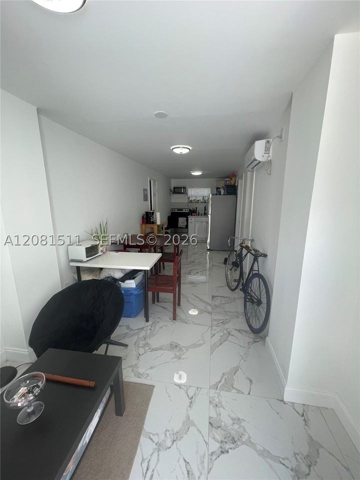 318 Sw 4th Ave #1 - Photo 6 of 12
