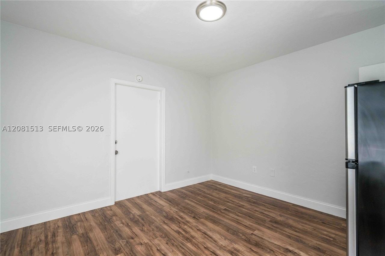 437 Ne 82nd St #14 - Photo 5 of 10