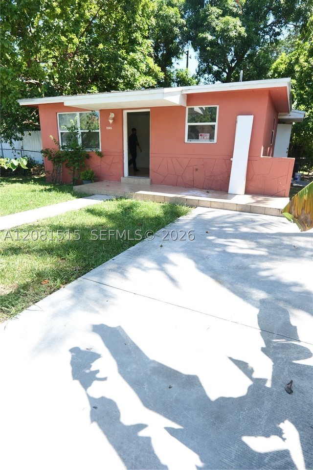 1840 Nw 112th St - Photo 2 of 3