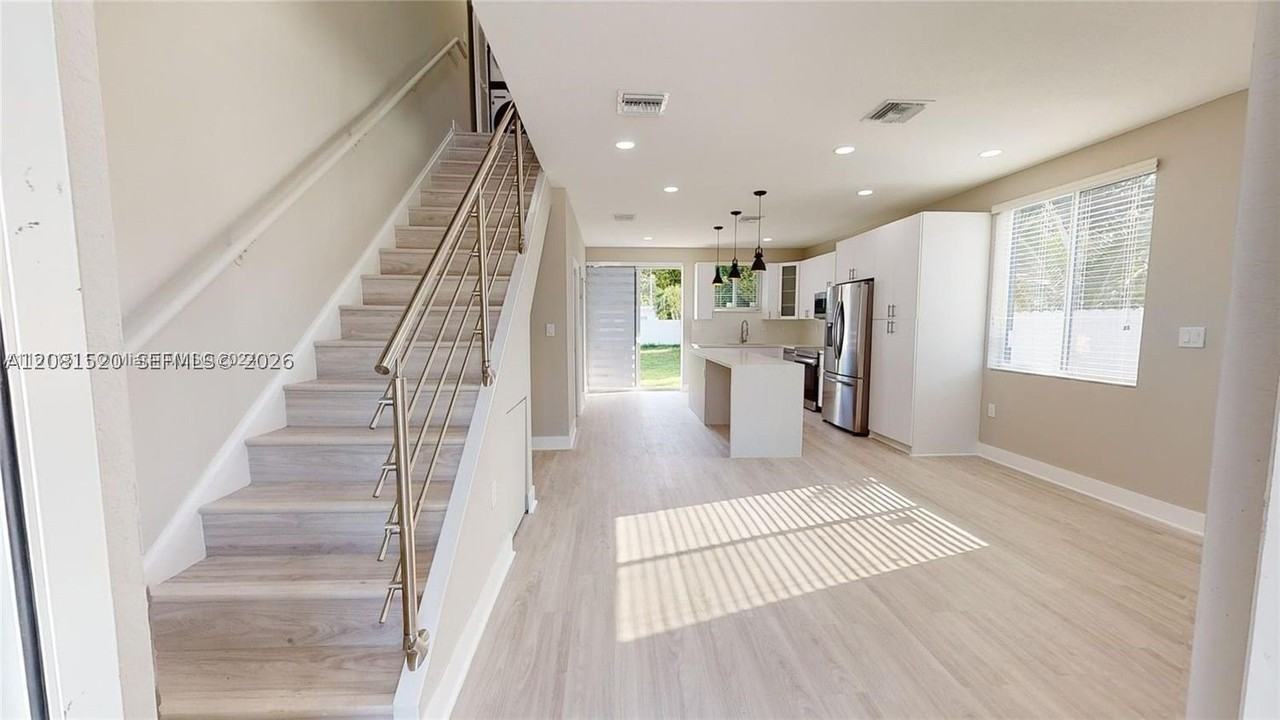 1286 Ne 111th St - Photo 4 of 23