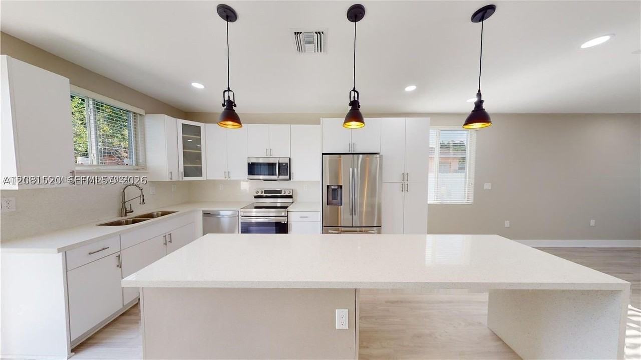 1286 Ne 111th St - Photo 5 of 23