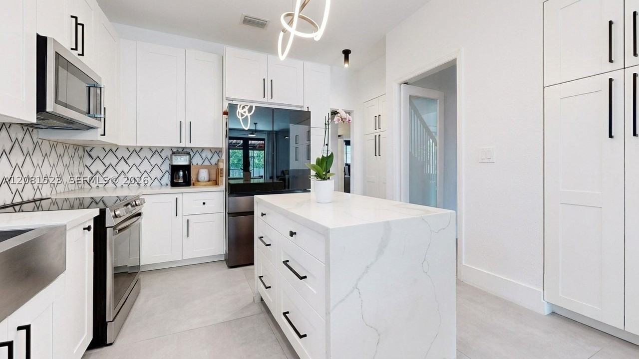 2601 Sw 143rd Ave - Photo 7 of 46
