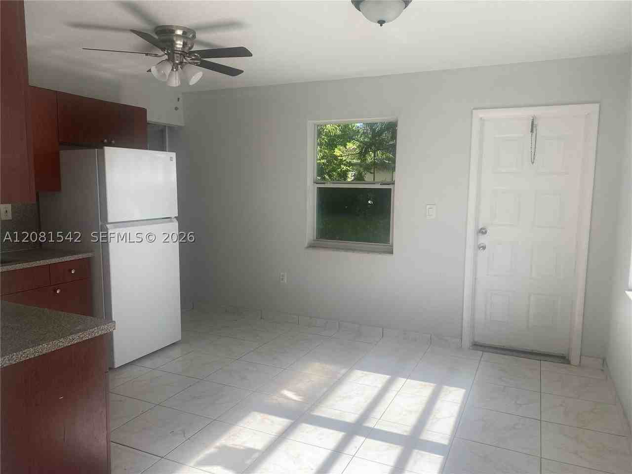 412 Nw 33rd St #0 - Photo 7 of 8