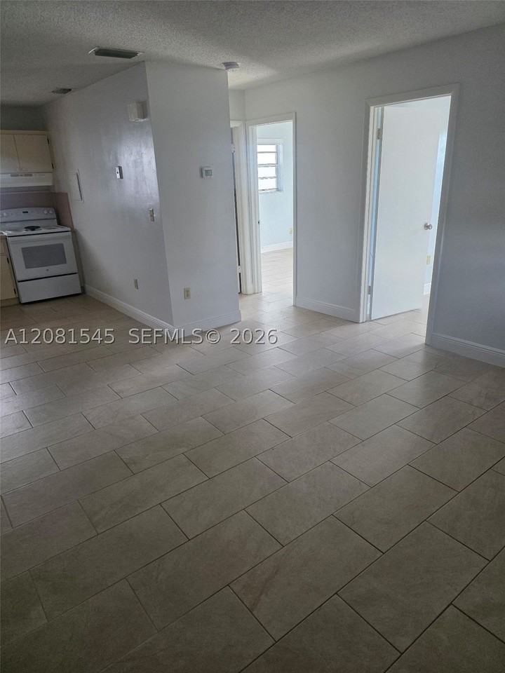 1575 Nw 1st St #3 - Photo 3 of 14