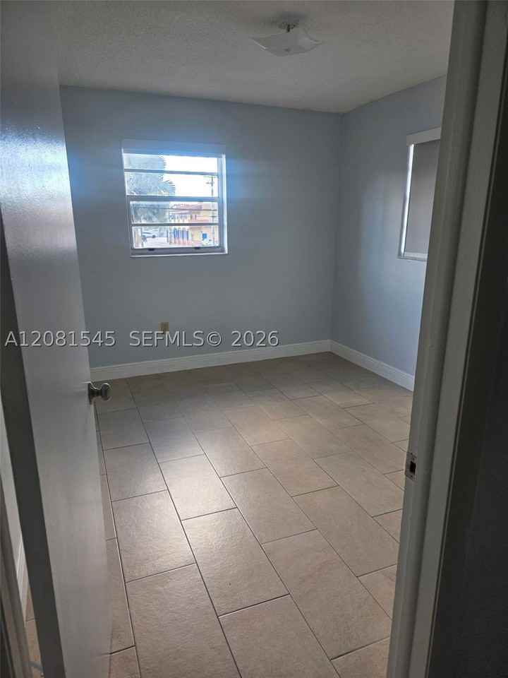 1575 Nw 1st St #3 - Photo 6 of 14
