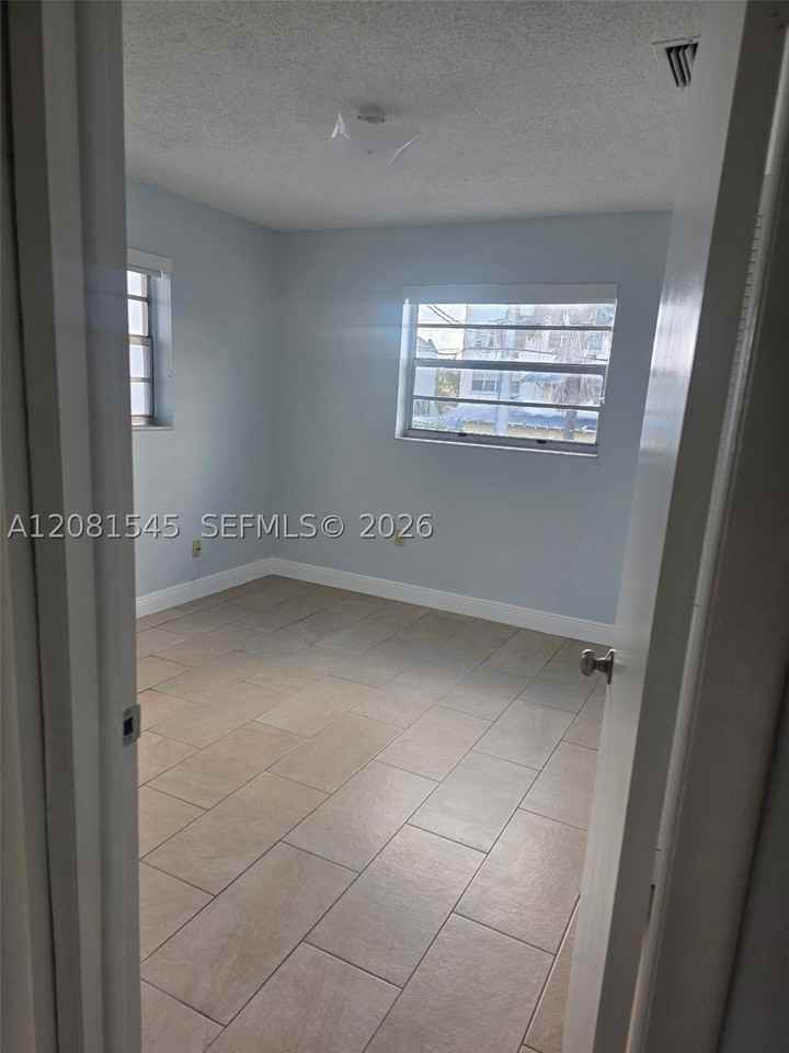 1575 Nw 1st St #3 - Photo 7 of 14