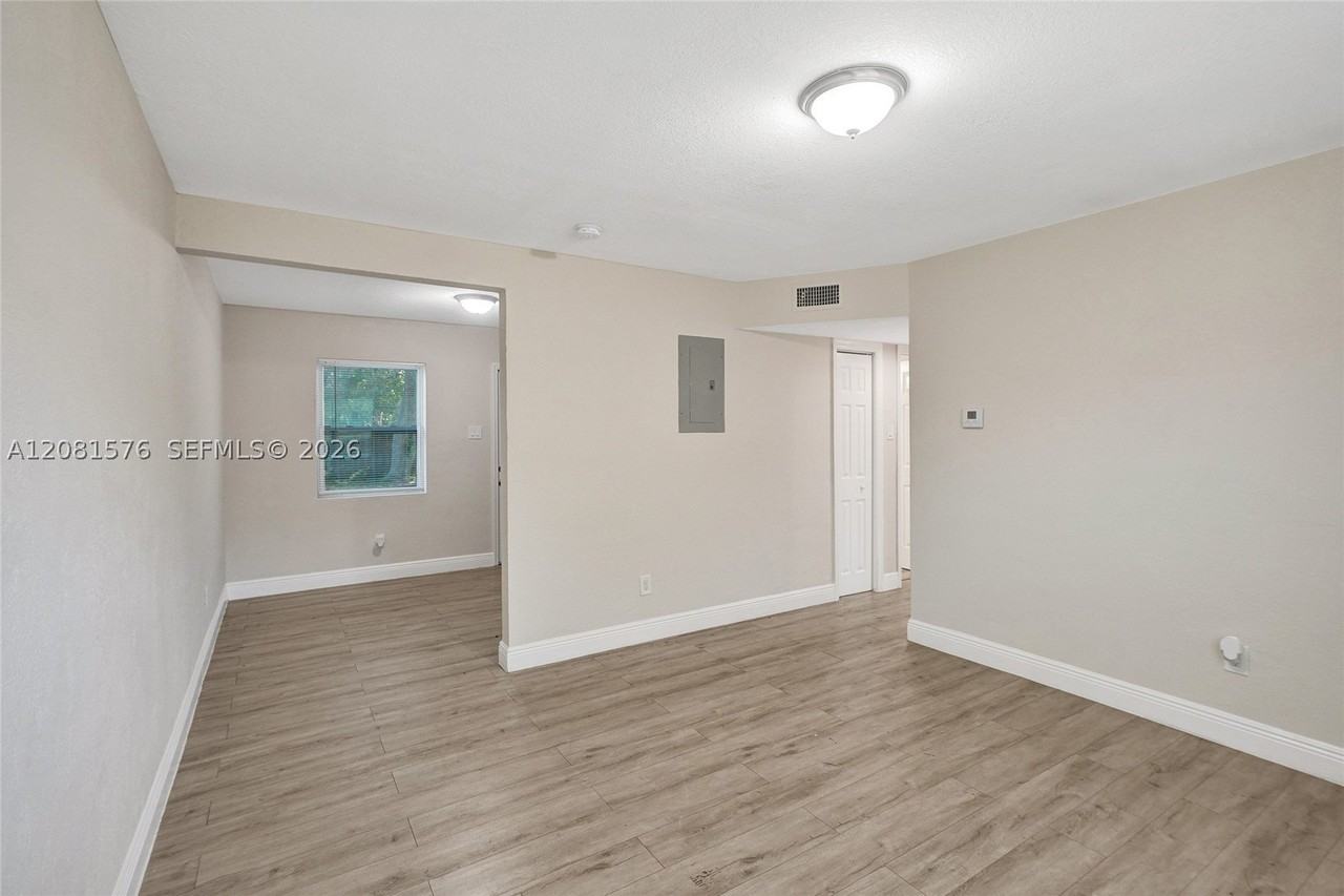 429 Nw 9th Ave #1 - Photo 2 of 24