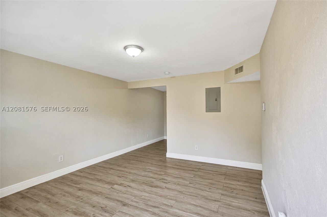 429 Nw 9th Ave #1 - Photo 3 of 24