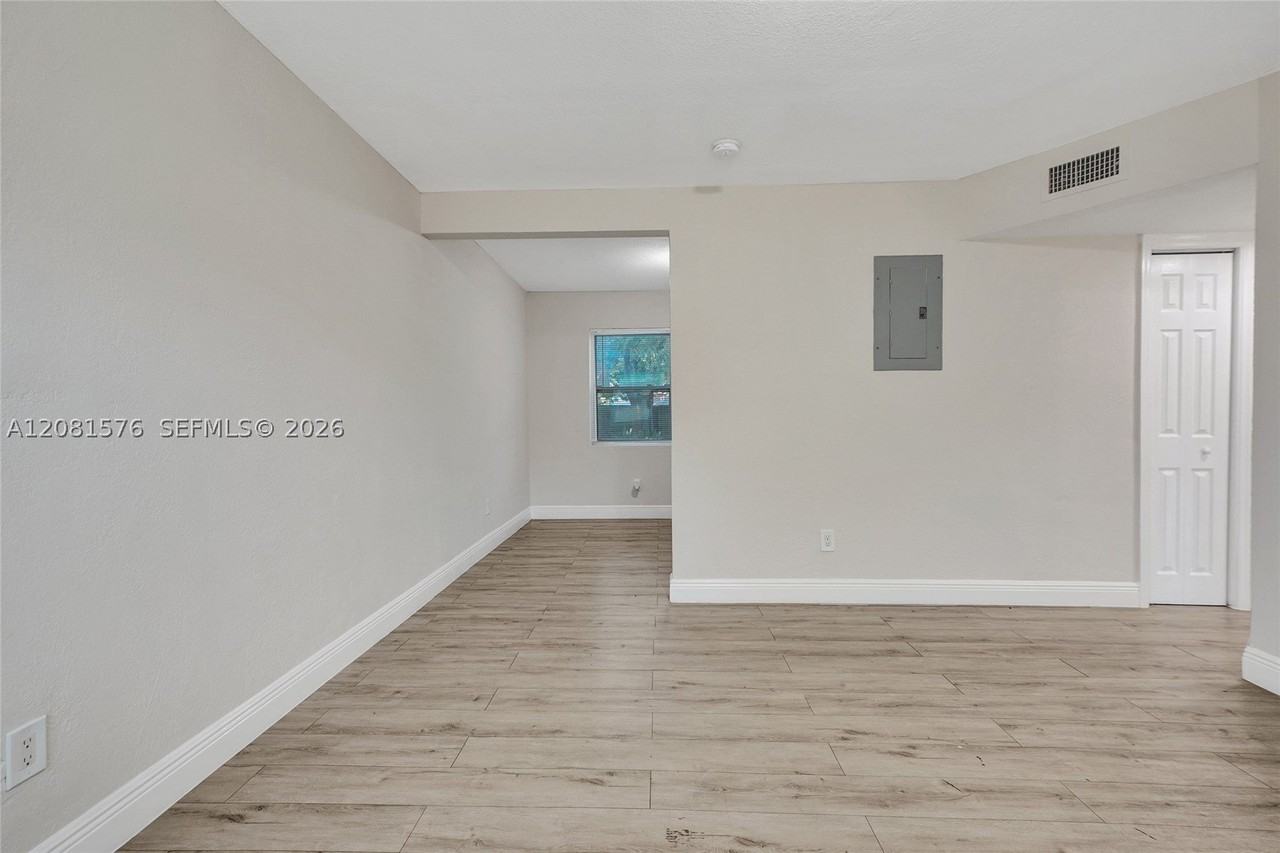 429 Nw 9th Ave #1 - Photo 4 of 24