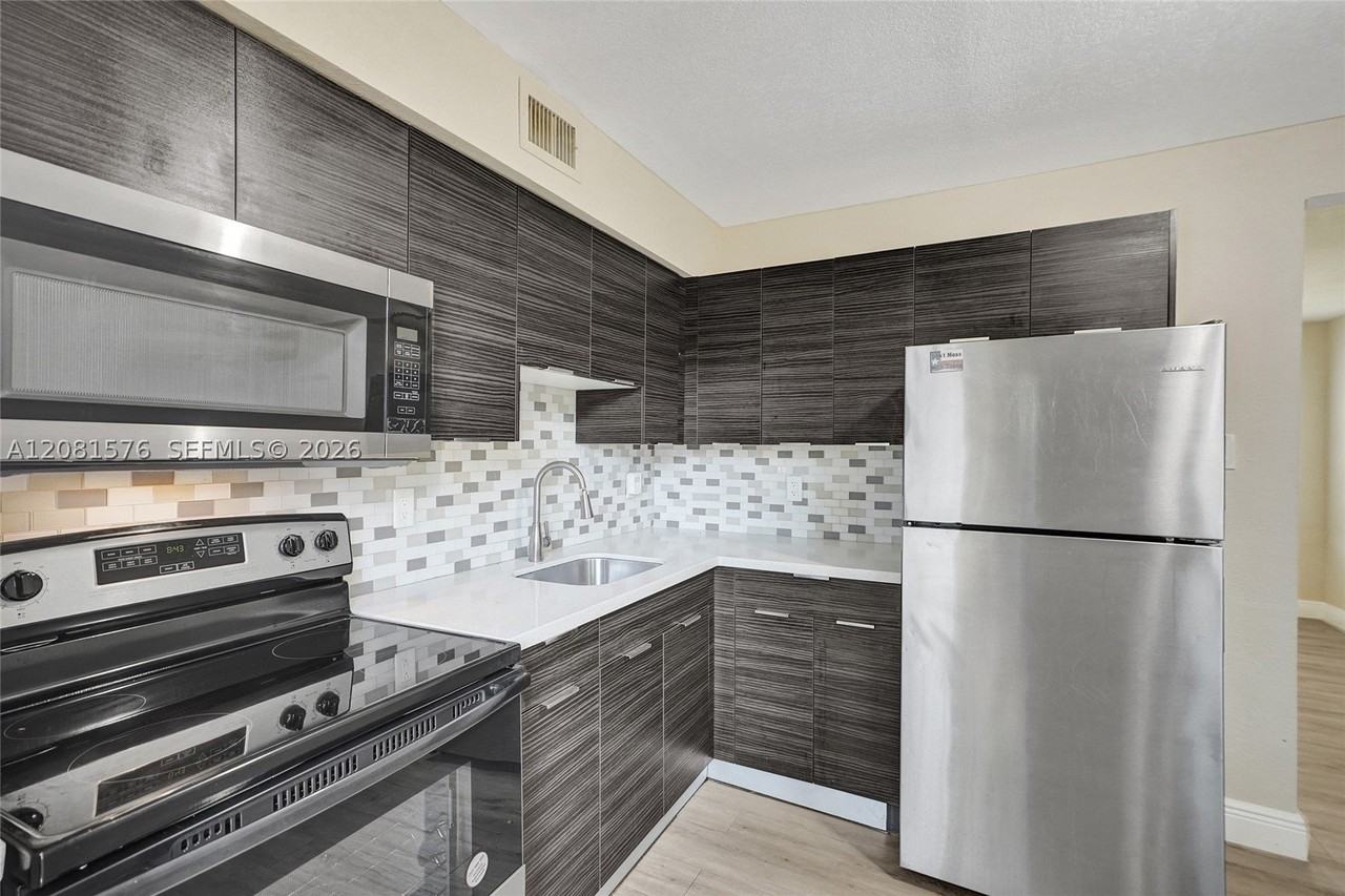 429 Nw 9th Ave #1 - Photo 7 of 24