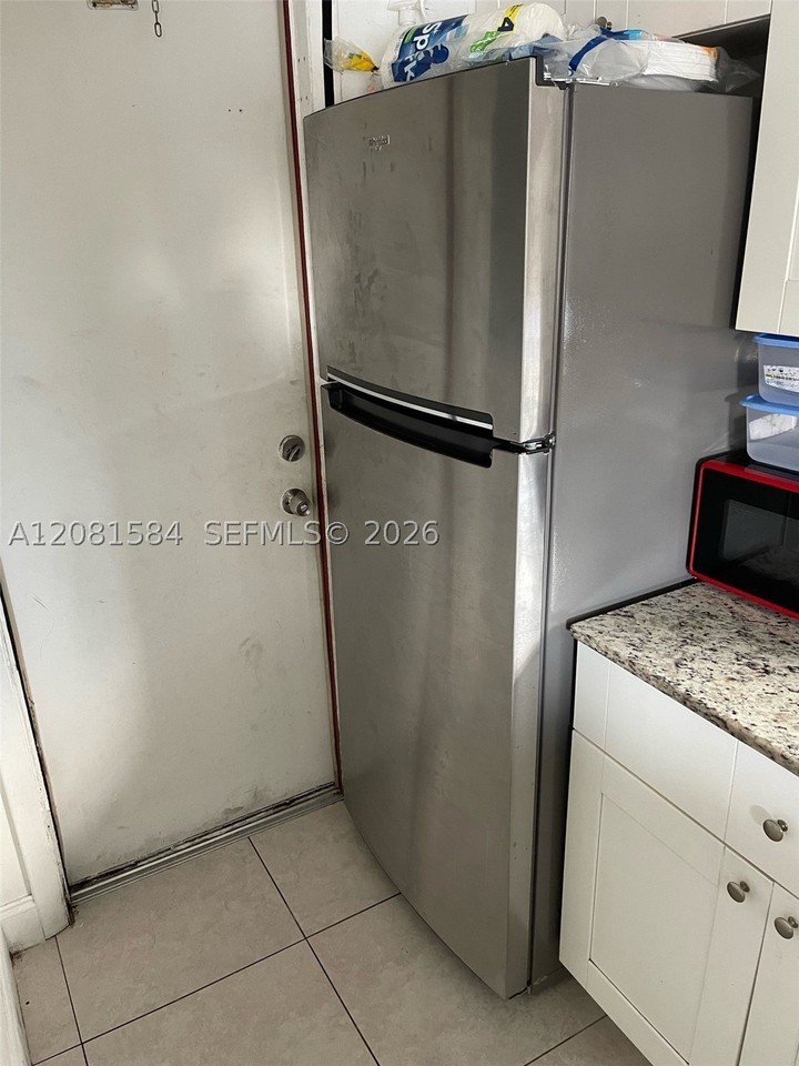 7941 Sw 10th St #A - Photo 6 of 28