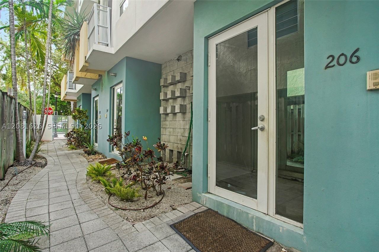 206 Washington Ave #12 - Photo 2 of 20
