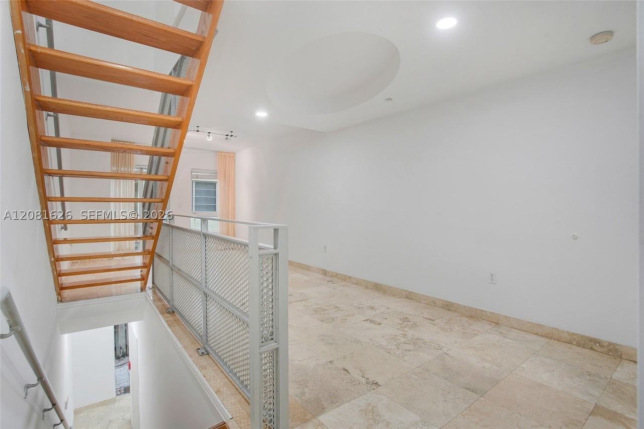 206 Washington Ave #12 - Photo 4 of 20