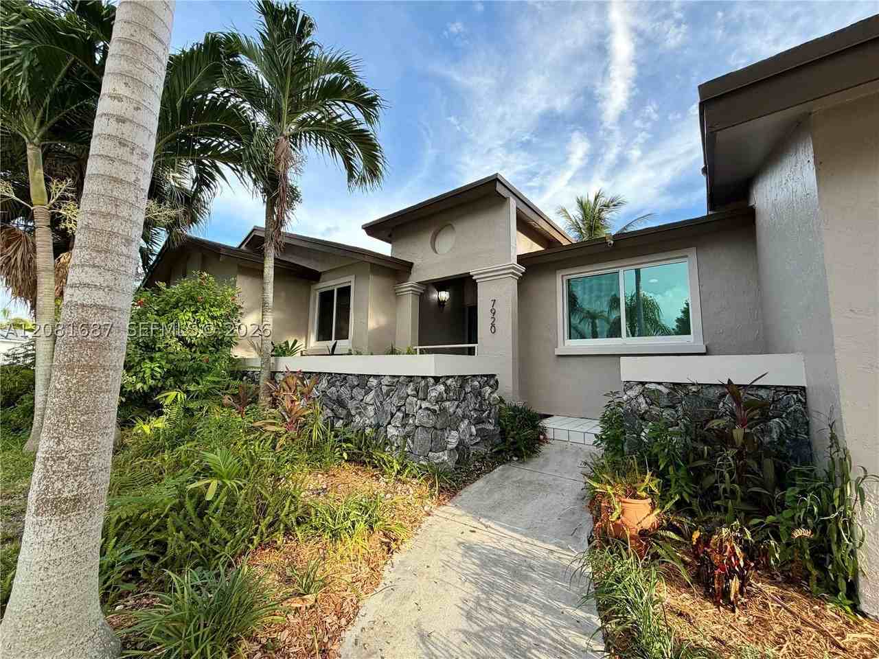 7920 Sw 204th St - Photo 2 of 44