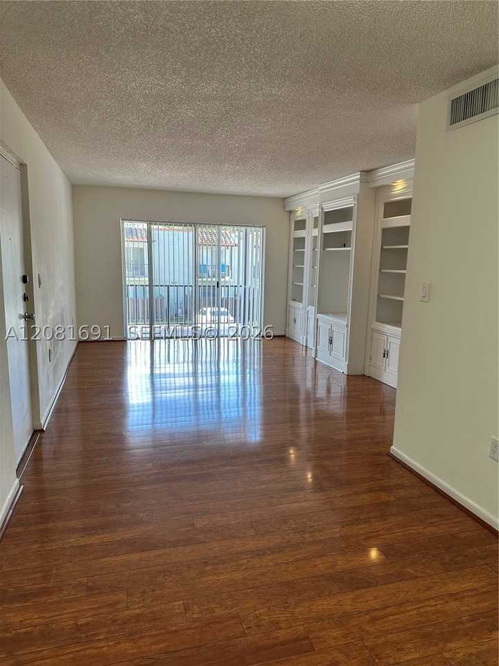 10818 N Kendall Dr #R28 - Photo 2 of 16