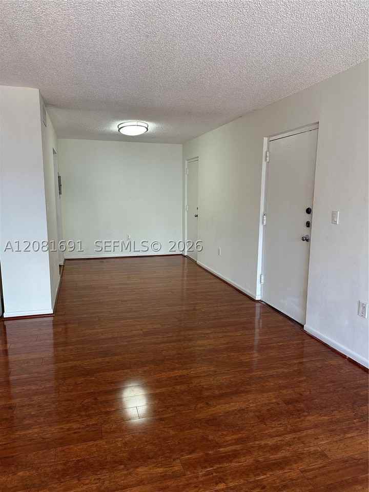 10818 N Kendall Dr #R28 - Photo 3 of 16