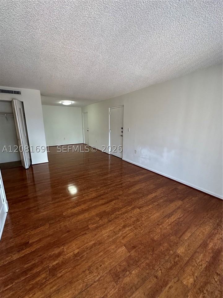 10818 N Kendall Dr #R28 - Photo 4 of 16