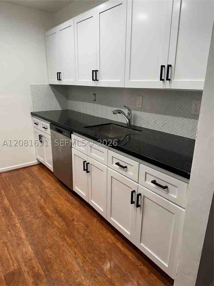 10818 N Kendall Dr #R28 - Photo 7 of 16
