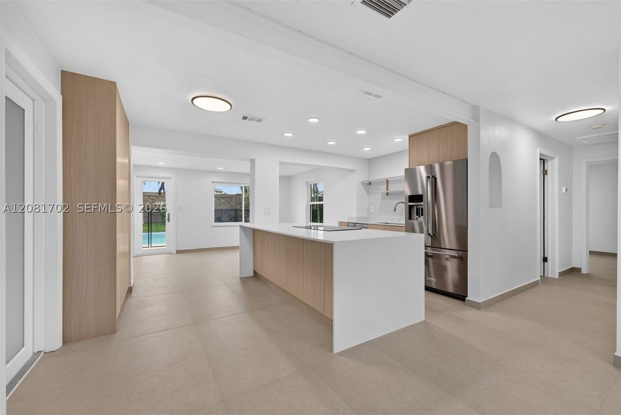 3036 N 58th Ave - Photo 7 of 50