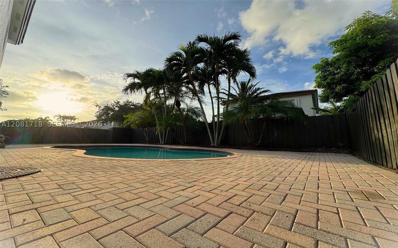 15813 Sw 140th St - Photo 4 of 29