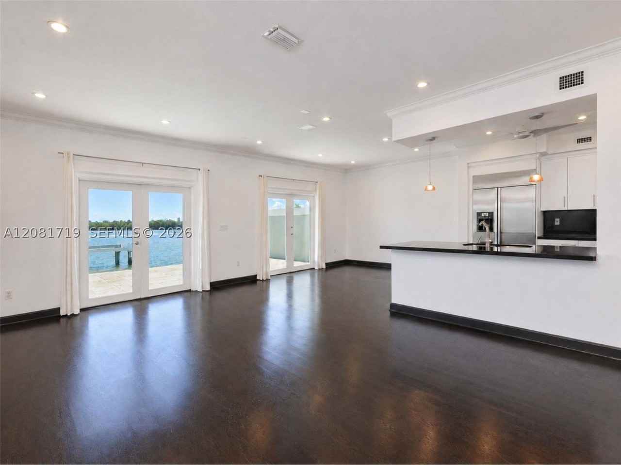 8041 Ne Bayshore Ct #8041 - Photo 4 of 37