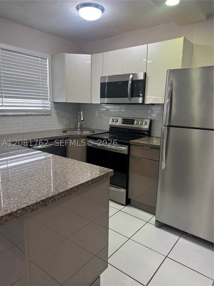 1975 Ne 135th St #3E - Photo 2 of 10