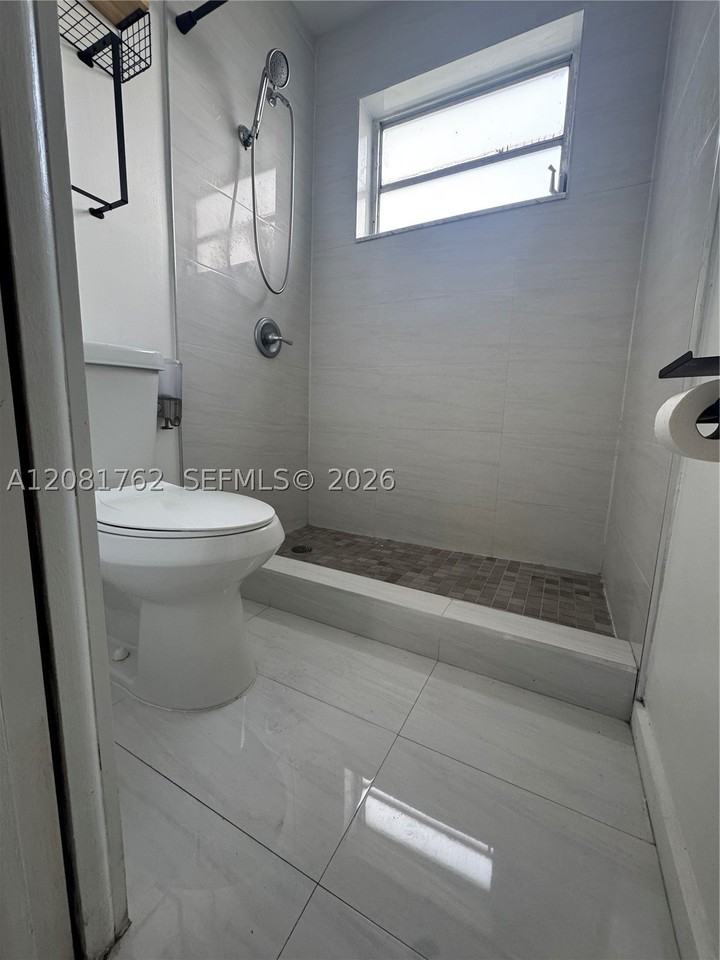 1975 Ne 135th St #3E - Photo 3 of 10