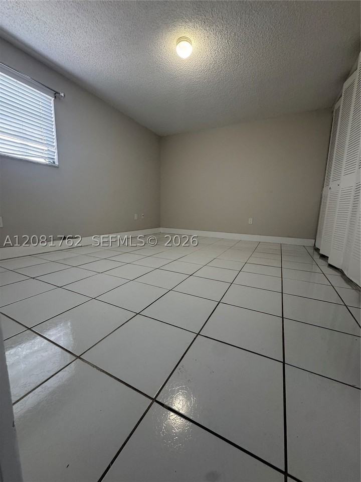 1975 Ne 135th St #3E - Photo 4 of 10