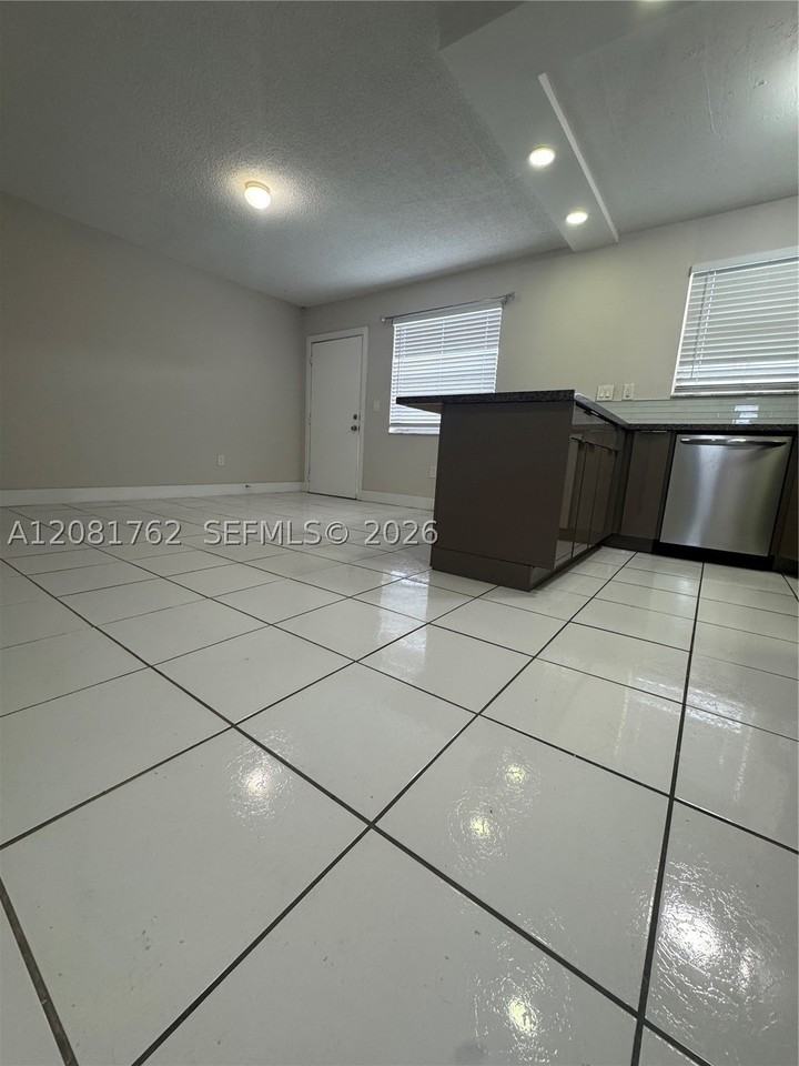 1975 Ne 135th St #3E - Photo 6 of 10