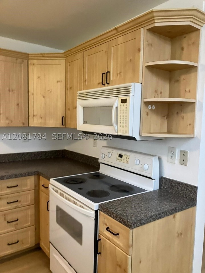 104 Gardens Dr #101 - Photo 4 of 12