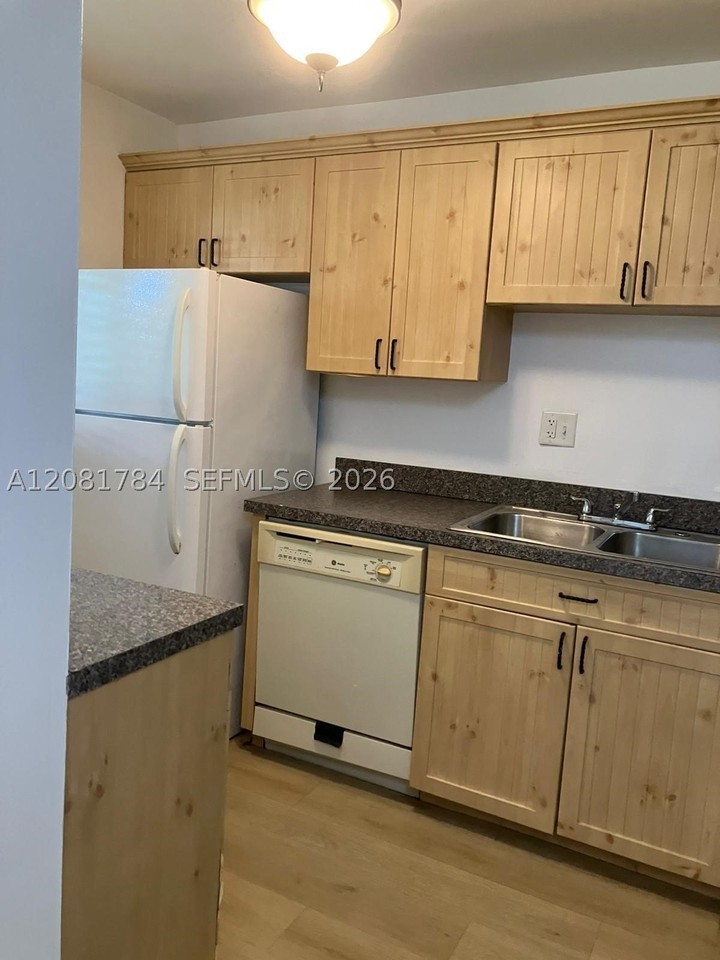 104 Gardens Dr #101 - Photo 5 of 12