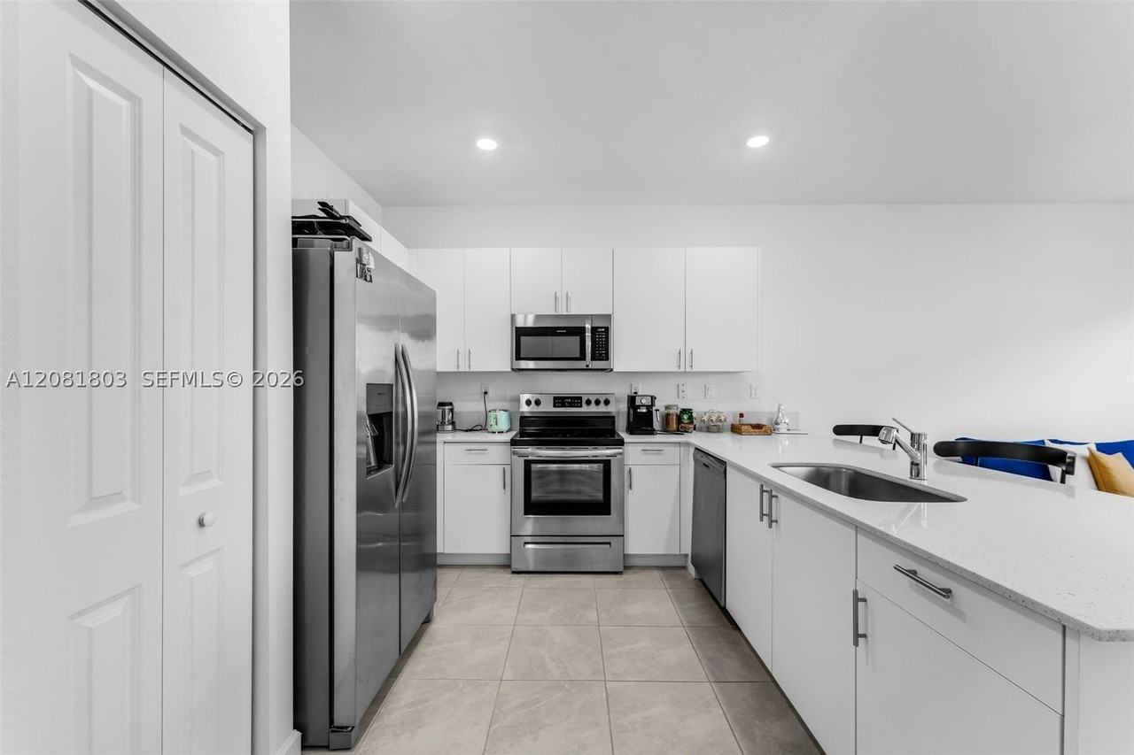 11761 Sw 245th Ter #11761 - Photo 4 of 25