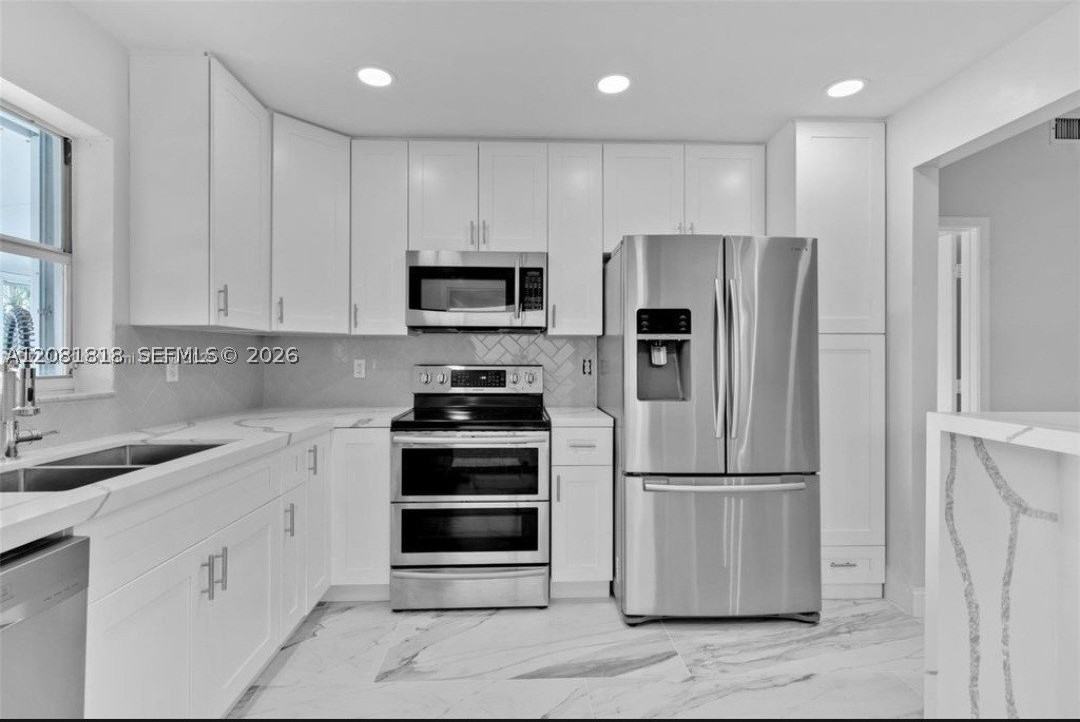 710 Se 22nd Ln - Photo 6 of 14