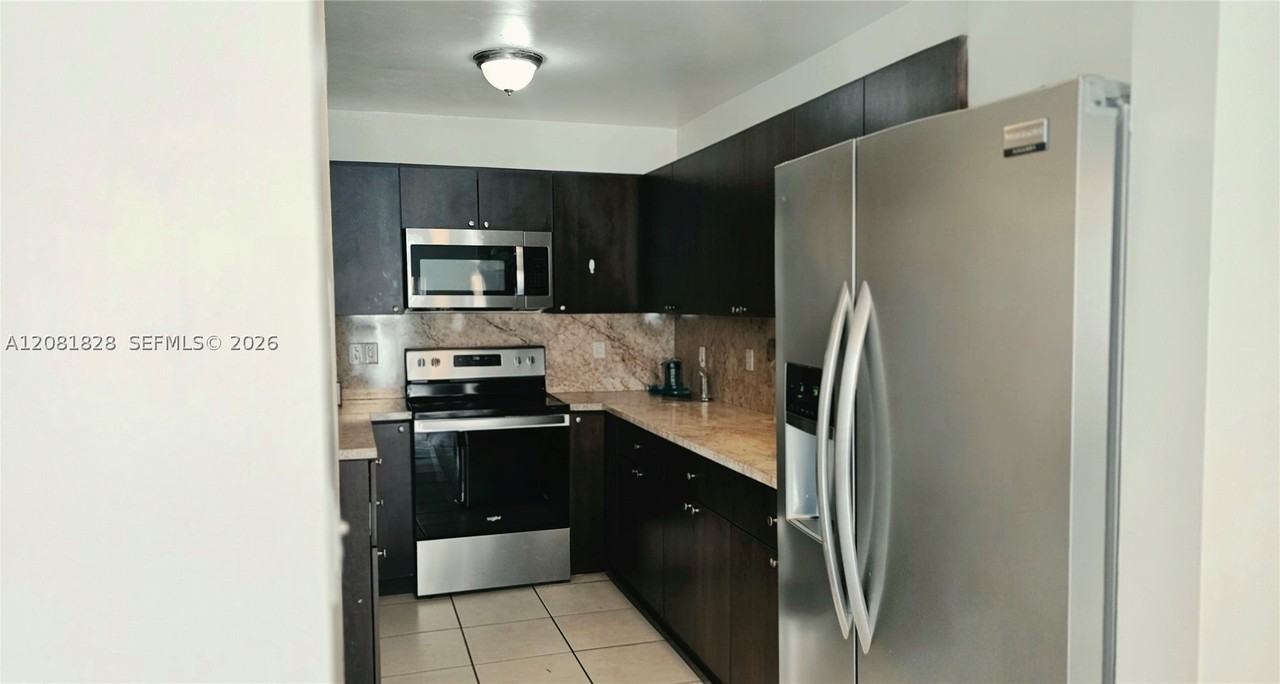 113 Ne 12th Ave #113 - Photo 3 of 22
