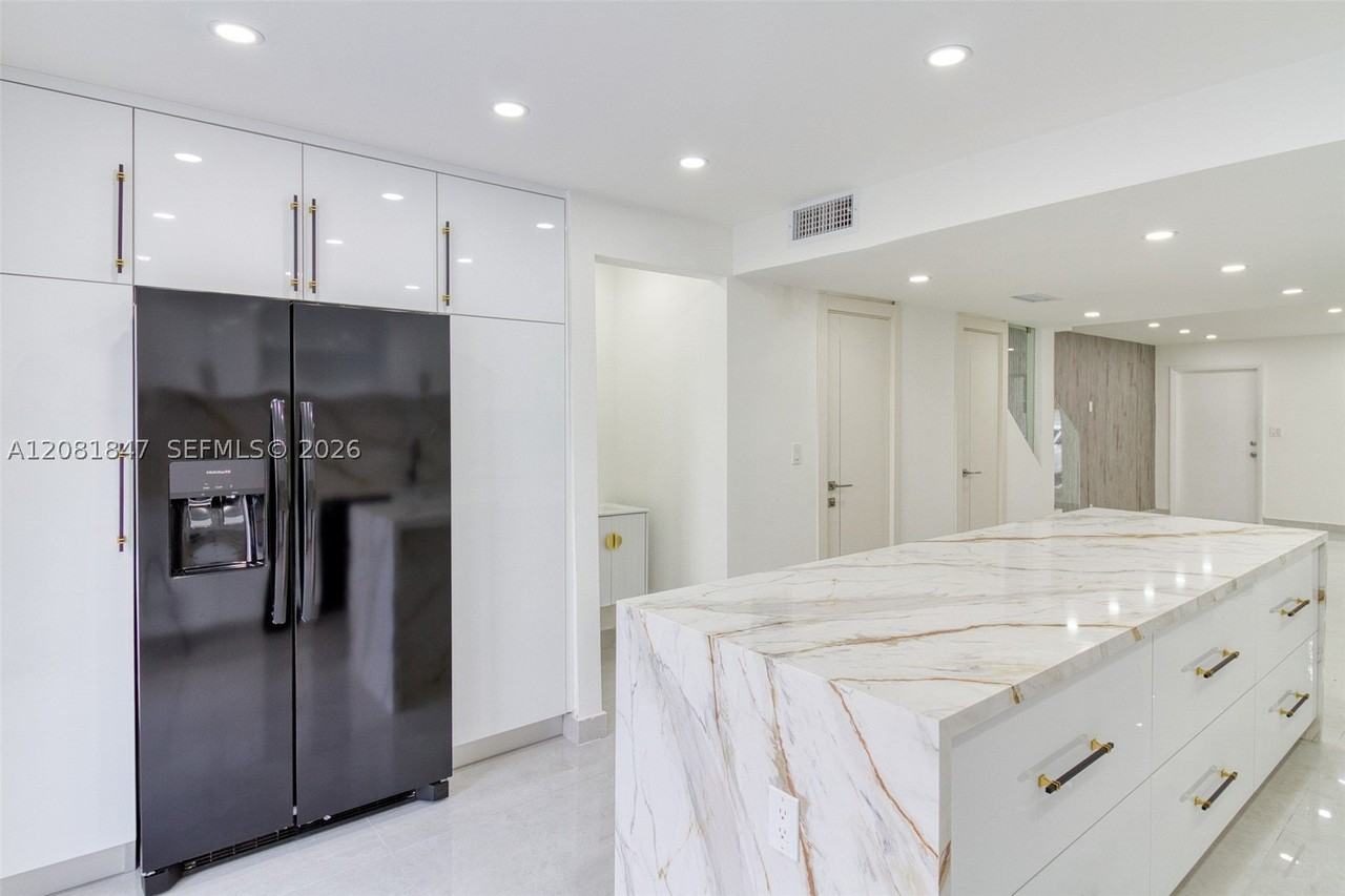 5235 Sw 40th Ave #38 - Photo 5 of 23