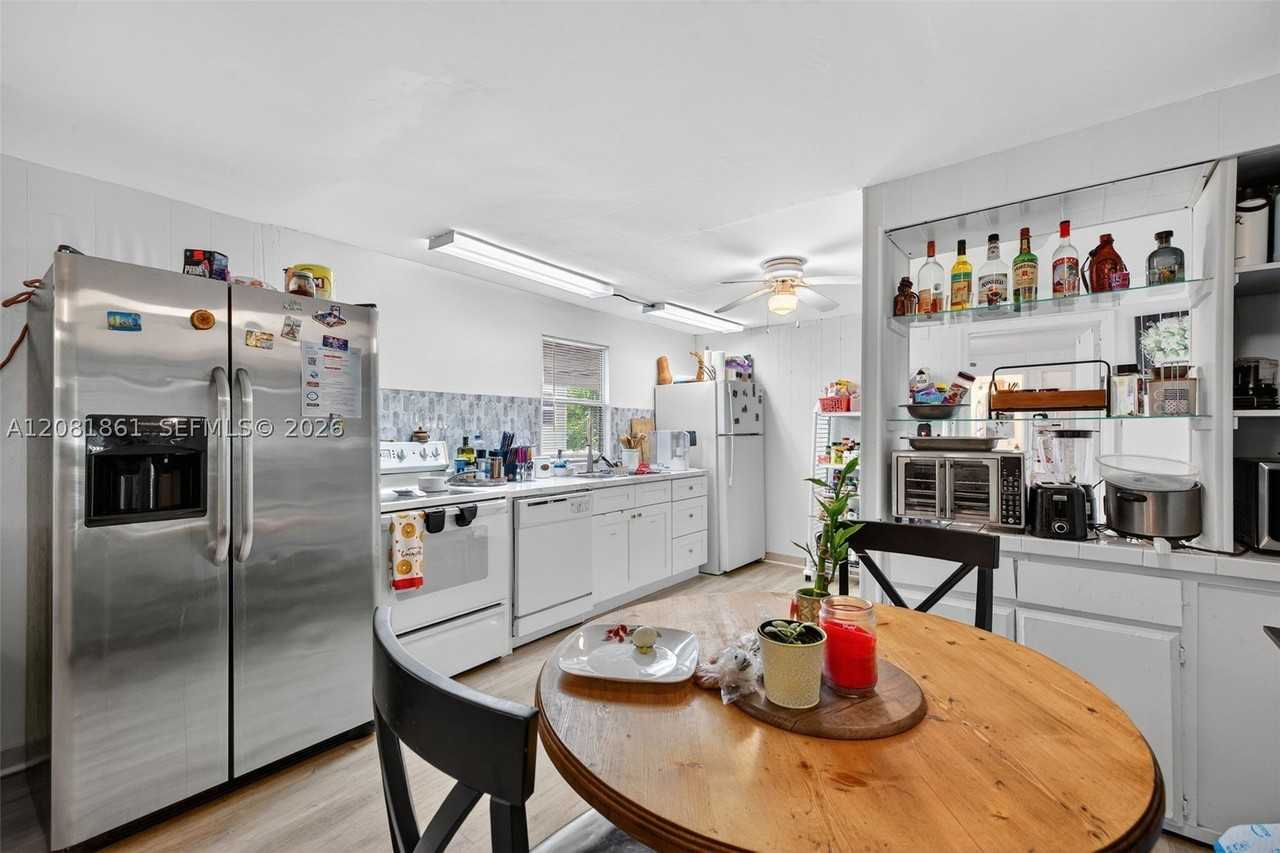 2430 Sw 53rd St #2430 - Photo 3 of 50