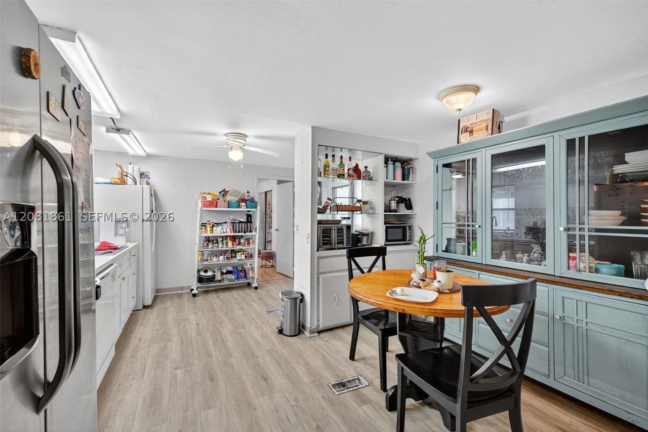 2430 Sw 53rd St #2430 - Photo 4 of 50