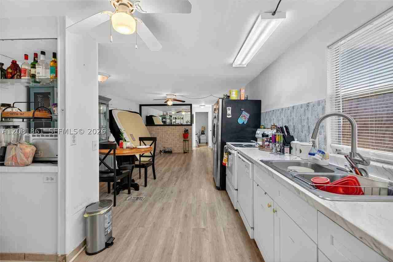 2430 Sw 53rd St #2430 - Photo 6 of 50