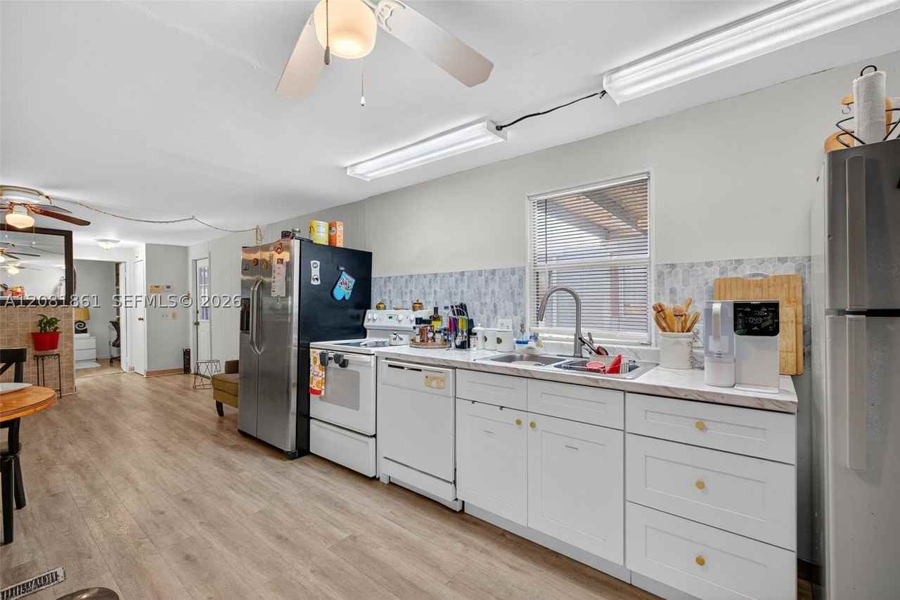 2430 Sw 53rd St #2430 - Photo 7 of 50