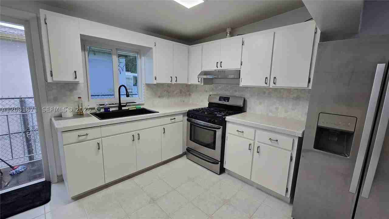 5911 Sw 6th St #2 - Photo 7 of 17